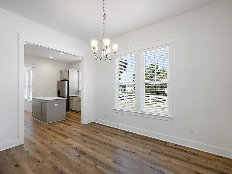 1102 Twain St — Photo 8