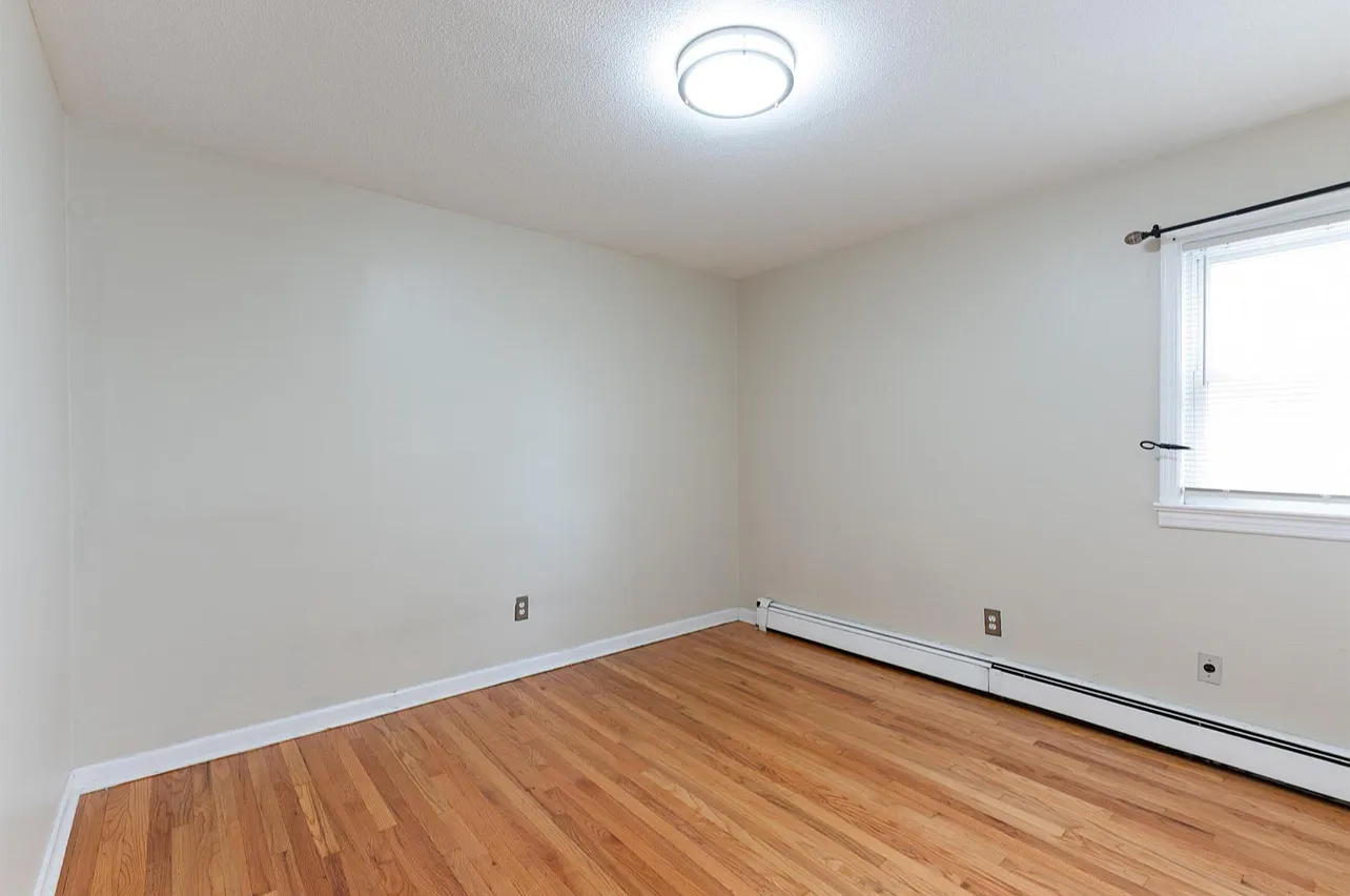4 bed, 1736 sqft, $3,500 — Photo 4