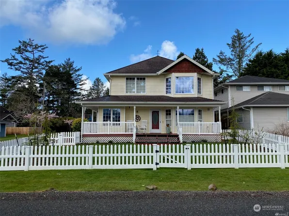 1115 42nd Place, Seaview, WA 98644