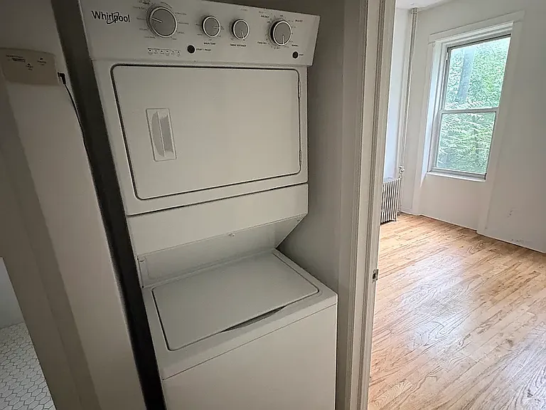 1557 De Kalb Ave #2L — Photo 3
