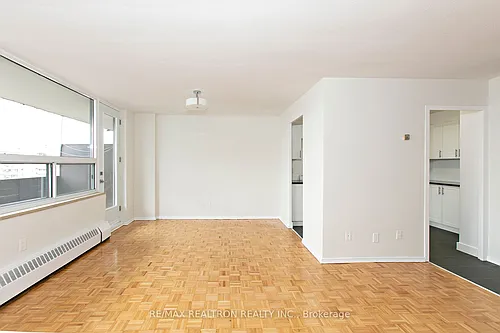 6200 Bathurst St Photo 1