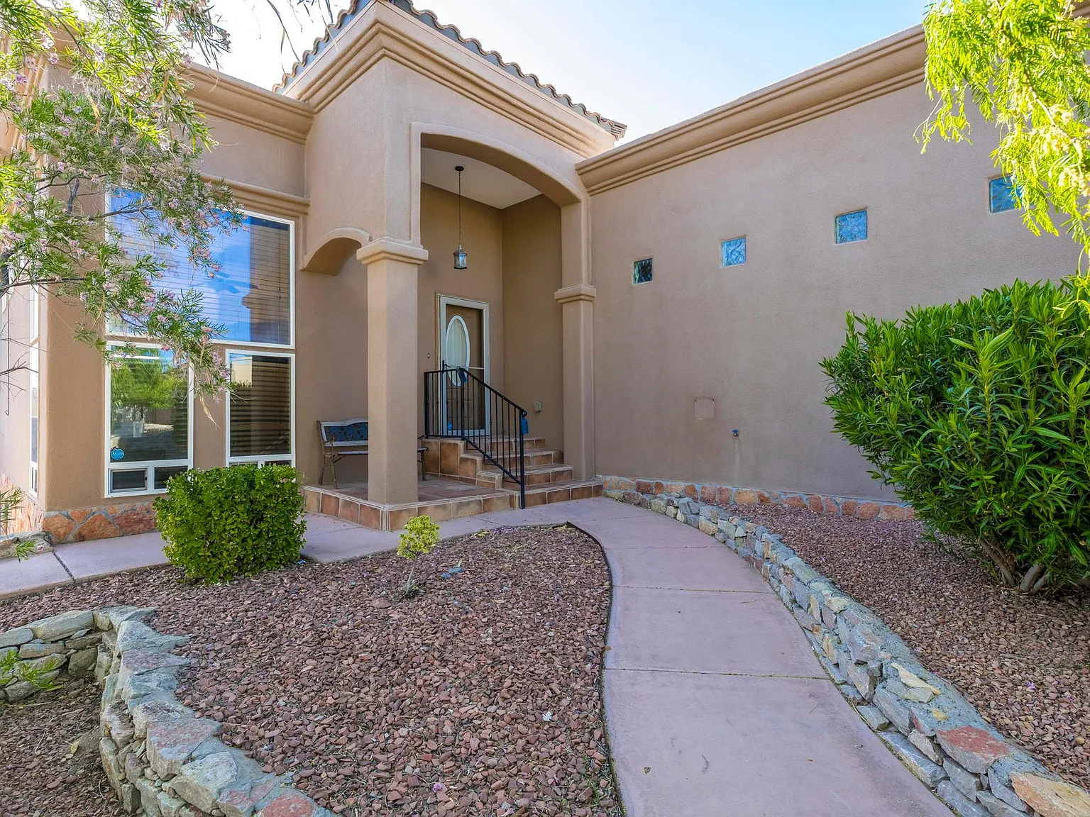 3 bed, 2.5 bath, 2373 sqft, $2,395 — Photo 1