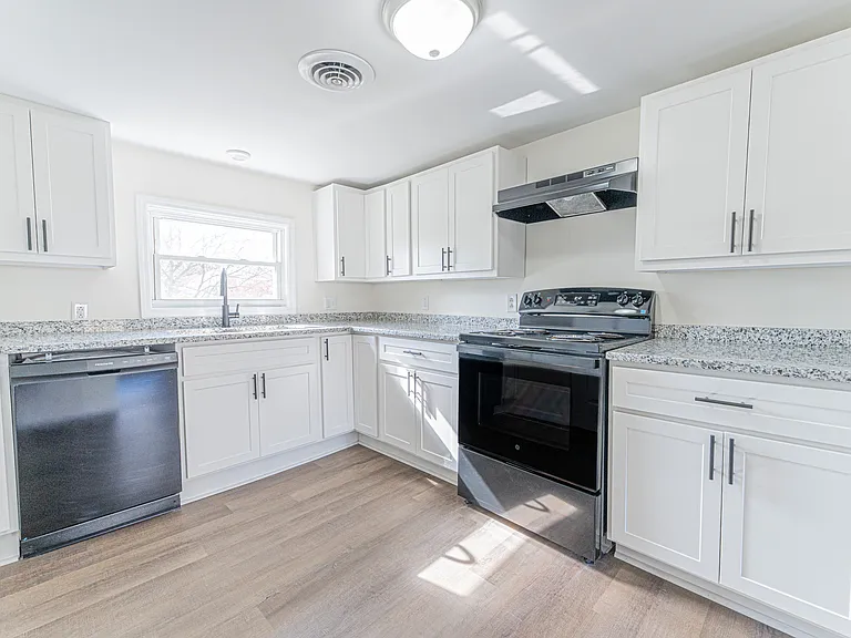 803 S 4th St — Photo 18