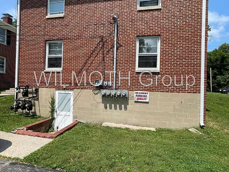 113 W 5th St #B — Photo 2