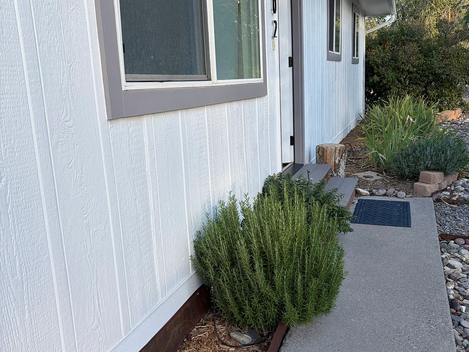 3 bed, 1064 sqft, $2,000 — Photo 2