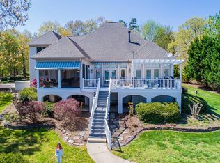 184 N Robinson Dr, Macon, NC 27551