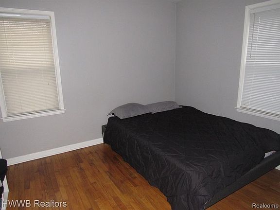 5th image of 3644 Thomas Ave