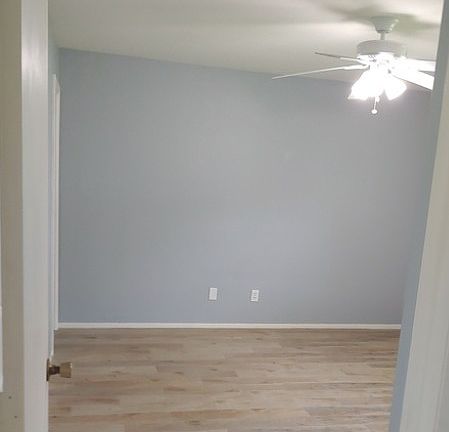 4th image of 1005 SW 33rd Ter
