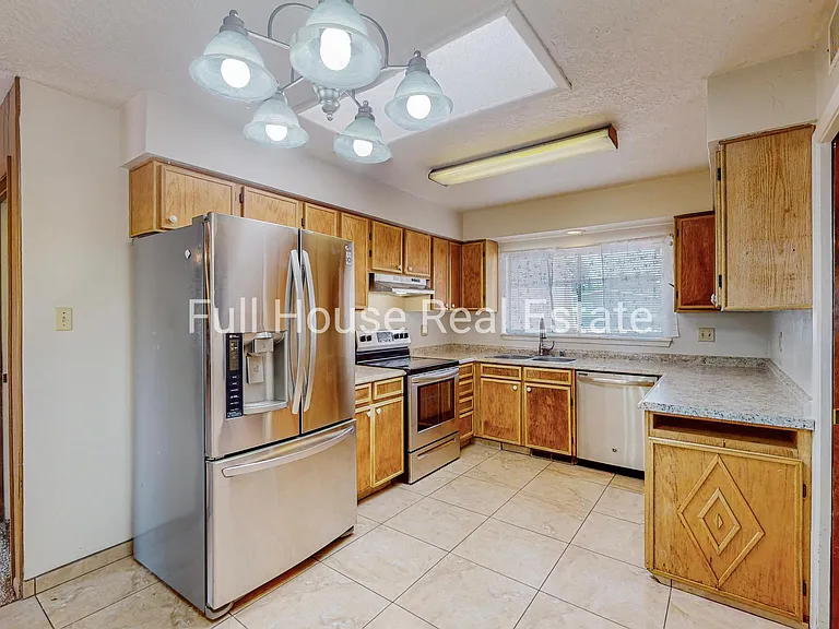 7309 Coulson Dr NE — Photo 8