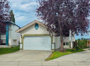 94 SW Hidden Spring Grn NW, Calgary, AB T3A 5N1