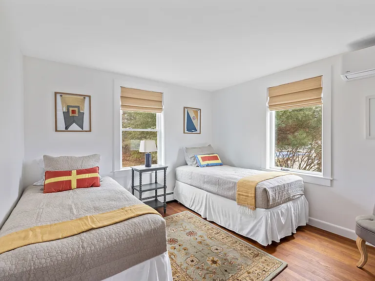12 Woodside Dr — Photo 4
