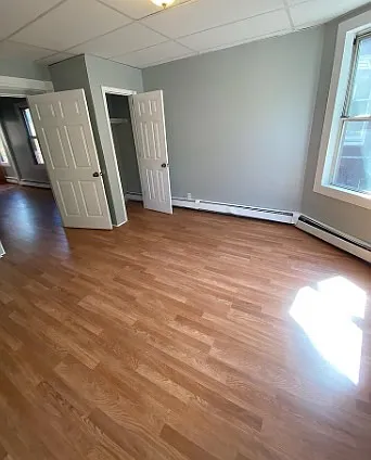 3 bed, $2,100 — Photo 2