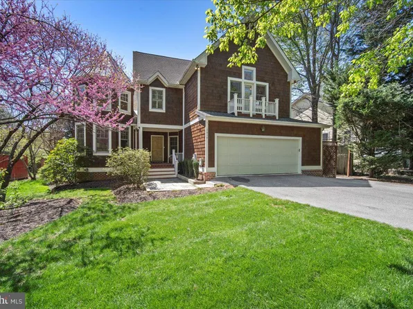 7616 Cabin Rd, Cabin John, MD 20818