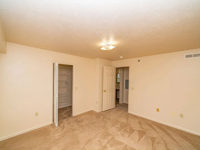 Autumn Lakes Apartments and Townhomes — Photo 80