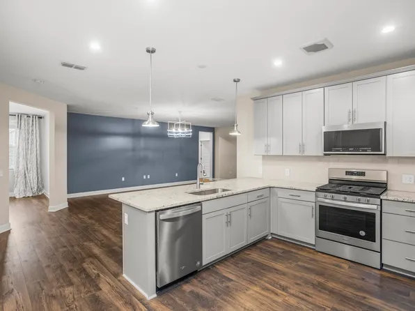 141 Saundersville Rd #1402, Hendersonville, TN 37075