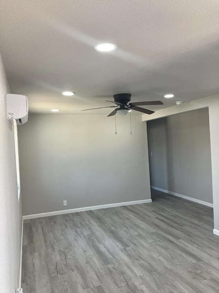 Building Photo - 1855 D St #6