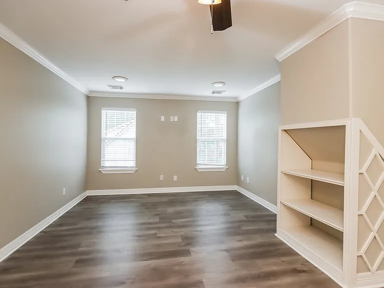 409 Robinwood Dr — Photo 14