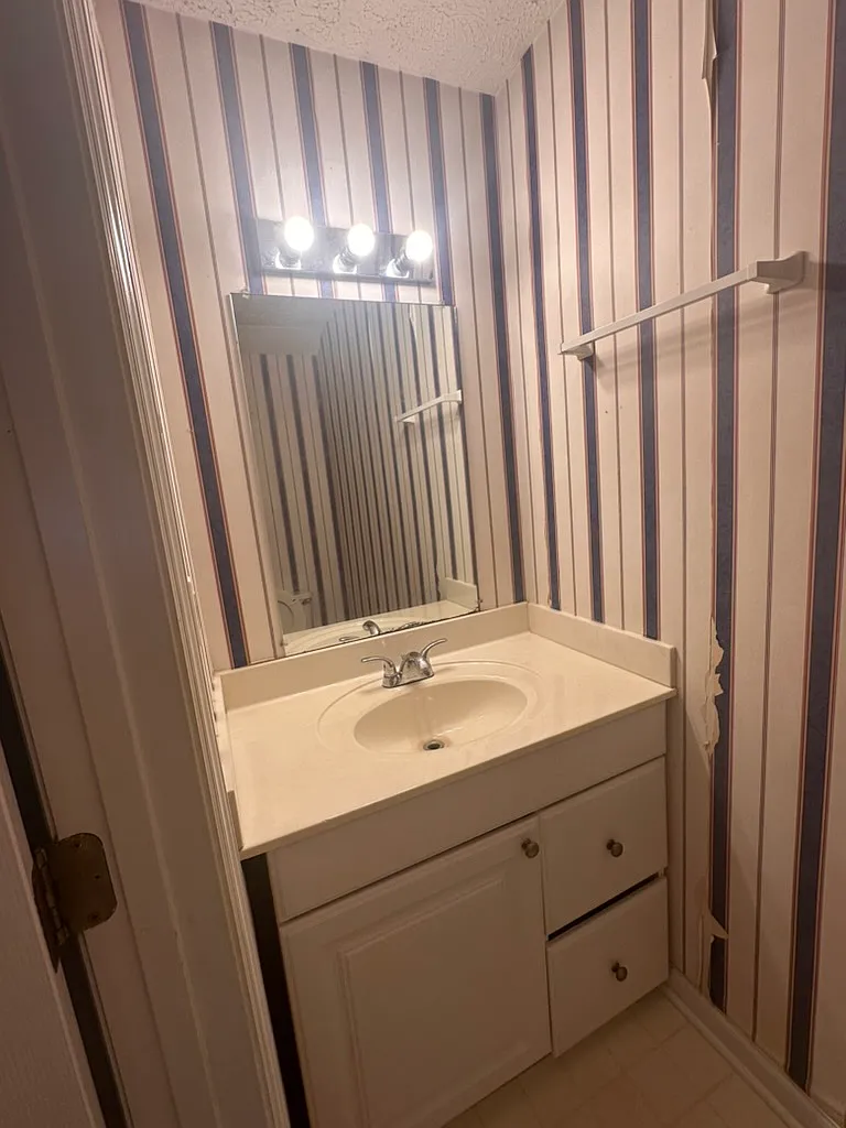 2 bed, 1.5 bath, 1120 sqft, $1,300 — Photo 4