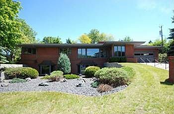 Stunning curb appeal