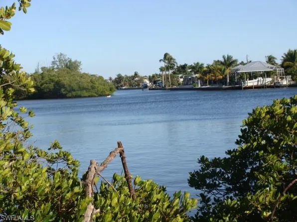 2755 Cussell Dr, Saint James City, FL 33956