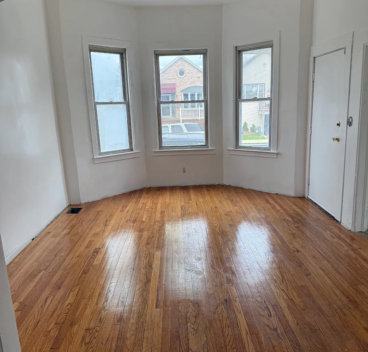 2 bed, 1000 sqft, $1,800 — Photo 1