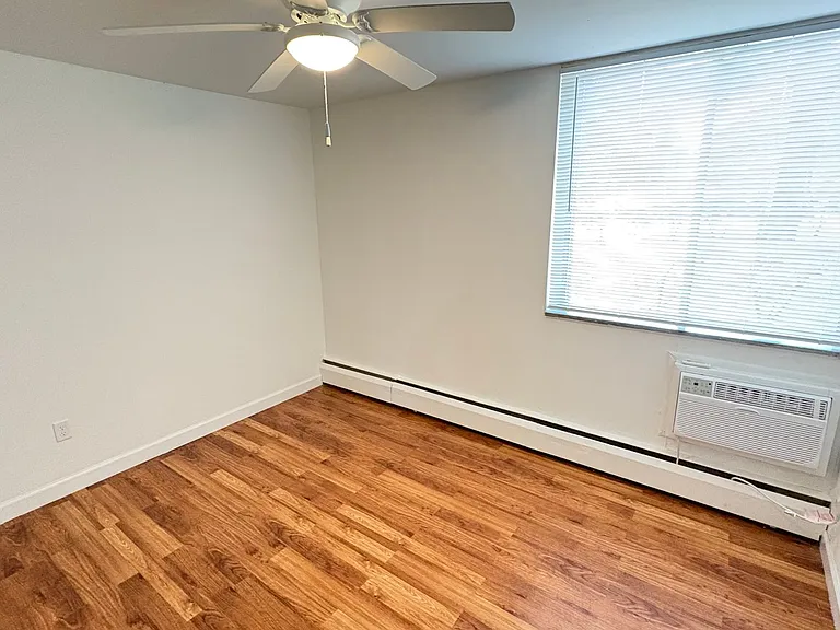 Marquette Apartments West — Photo 13