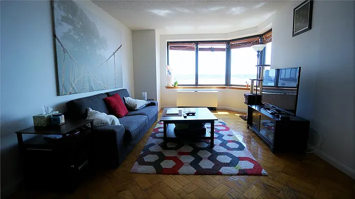 Rented by R New York | media 7
