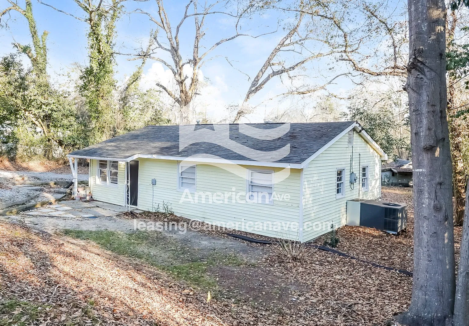 3 bed, 1.0 bath, 922 sqft, $1,150 — Photo 3