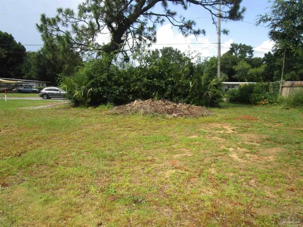 711 Woodland Dr, Pensacola, FL 32503