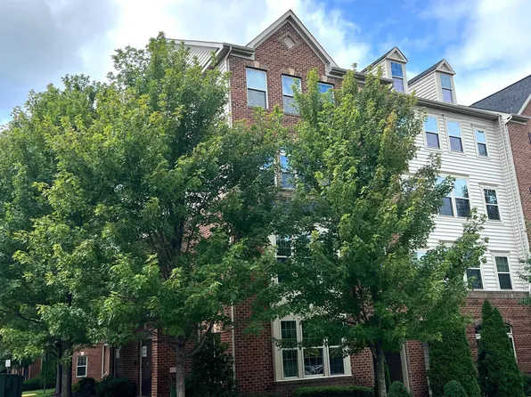 42101 Piebald Sq, Aldie, VA 20105