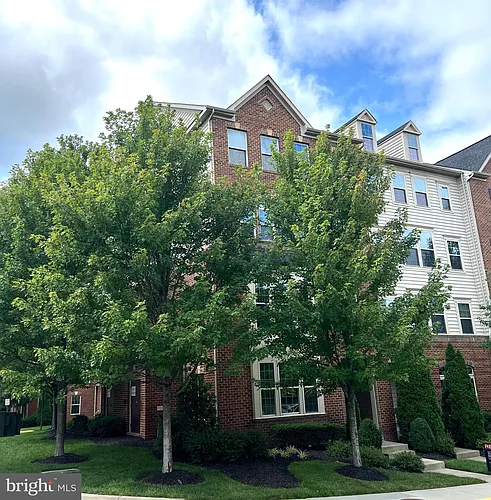 42101 Piebald Sq Photo 1
