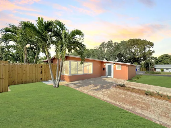 6470 Perry St, Hollywood, FL 33024