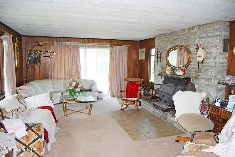 4th image of 10 Pleasant Avenue