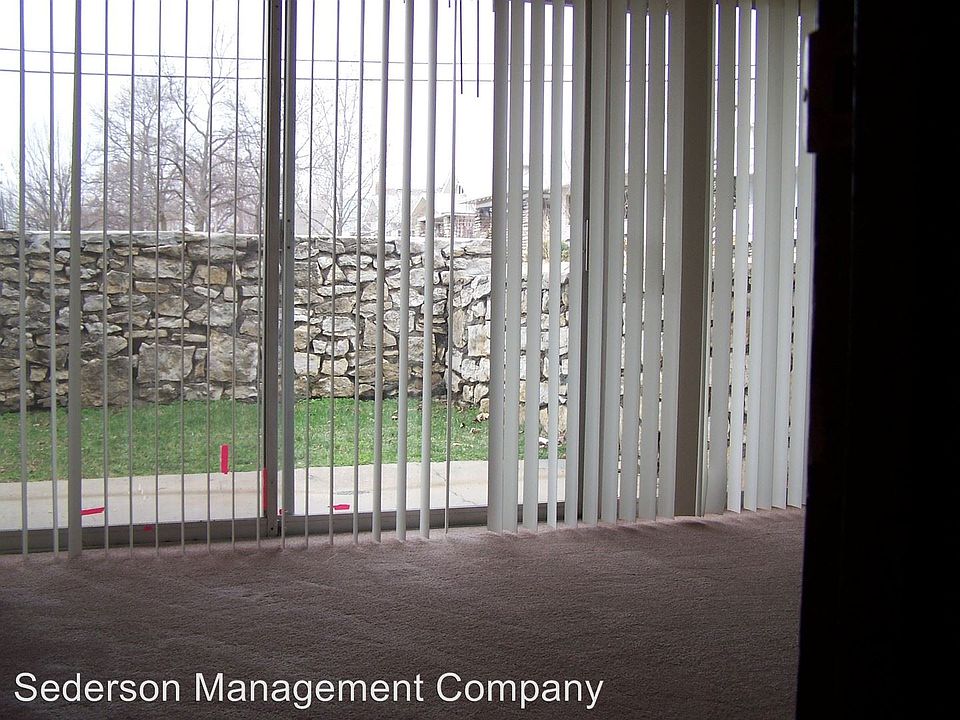 2nd image of 4443 Jefferson St APT 10