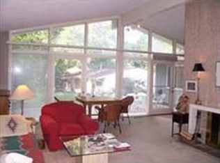 355 Indiandale Rd SE, Cedar Rapids, IA 52403