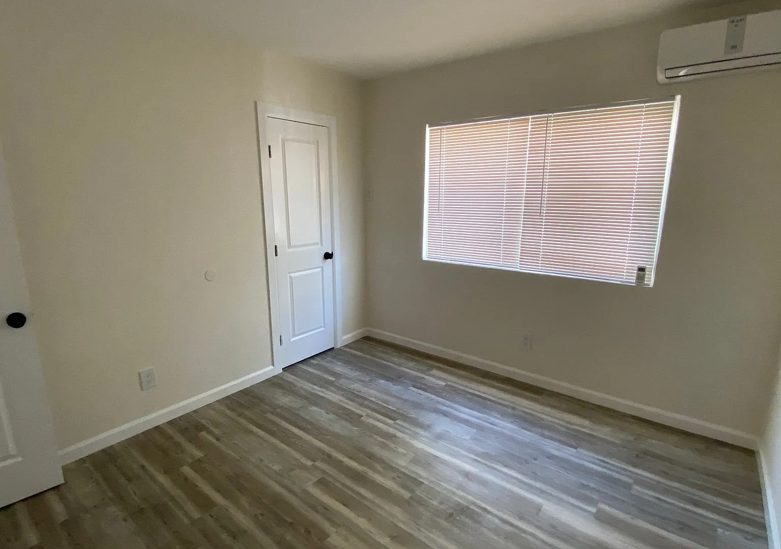 5642 Klump Ave. — Photo 4