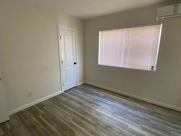 5642 Klump Ave — Photo 13