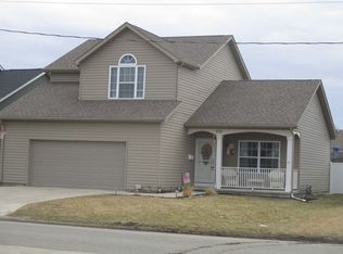 915 E Barker St, Tuscola, IL