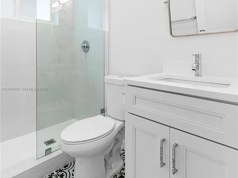 831 NE 40th St #3 — Photo 13