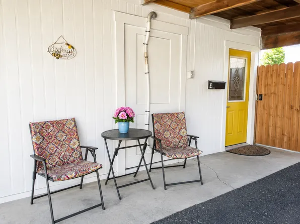 136 E Main St #F, Landisville, PA 17538