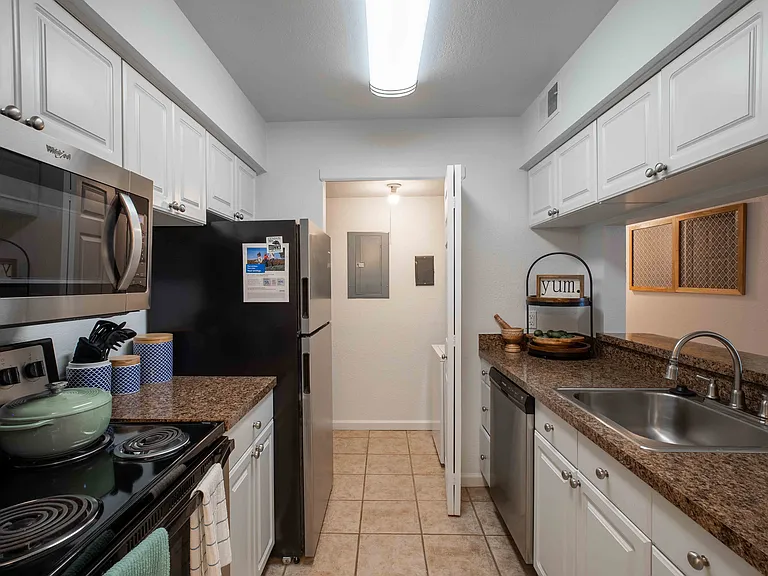 Pine Ridge Apartments — Photo 30