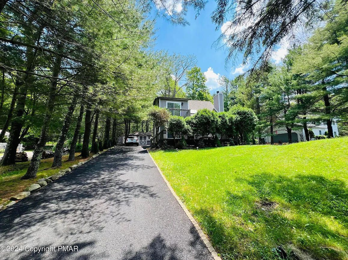 3152 Laurel View Ln photo 1