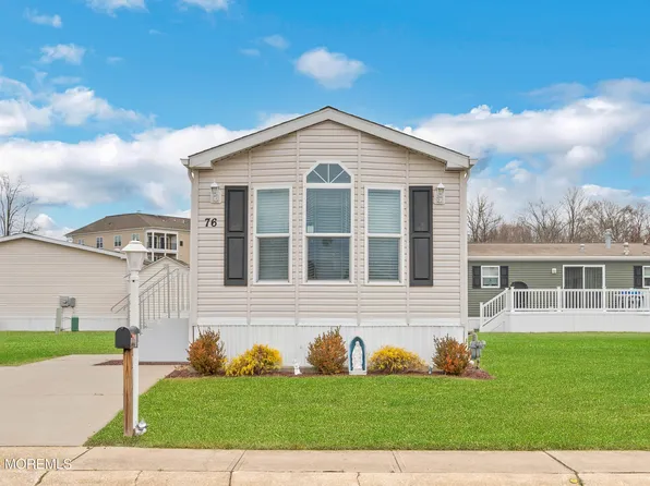 76 Robin Place, Freehold, NJ 07728