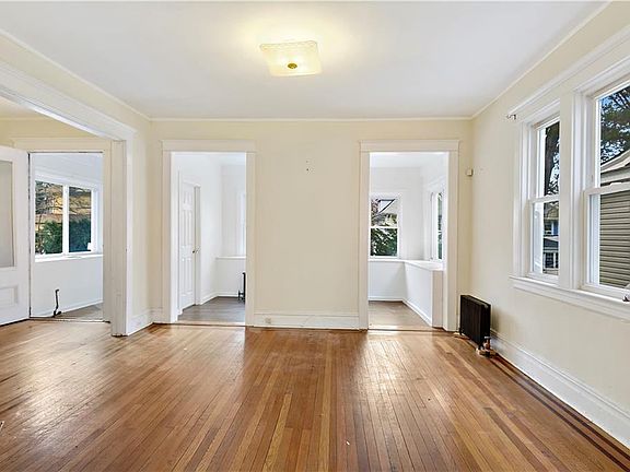5th image of 410 Bedford Ave
