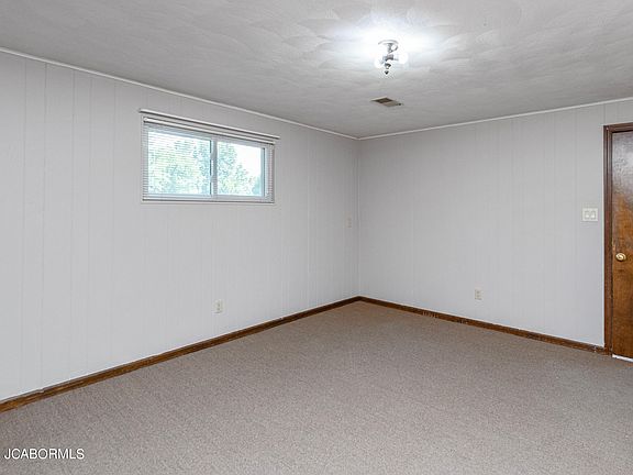 4th image of 2204 Anderson Dr