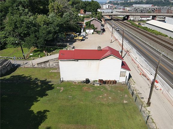 5th image of 3326 Ruthven St