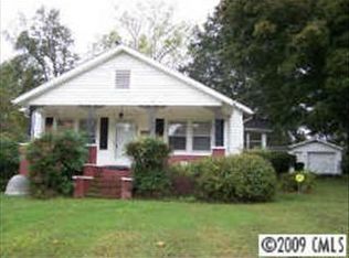 200 Tuckaseege Rd, Mount Holly, NC 28120