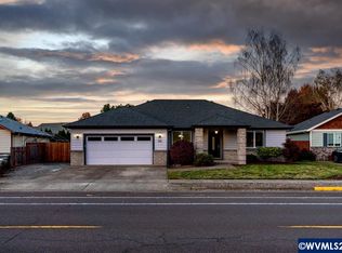 915 Mountain River Dr, Lebanon, OR 97355