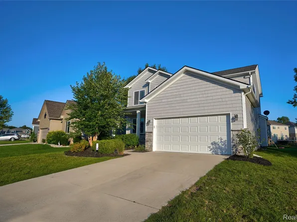 320 Hidden Riv E, Holly, MI 48442