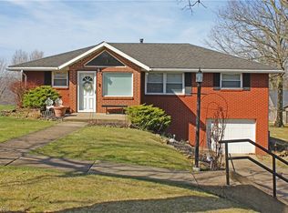 1411 Overlook Dr, Weirton, WV 26062